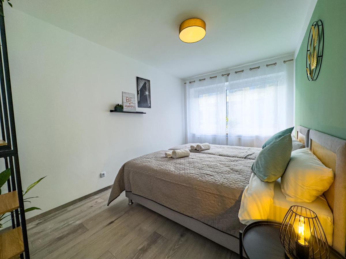 Immostay #6 - Ferienhaus 4 Zimmer Fuer 8 Personen, Wifi & Zentrum BRE Exterior photo