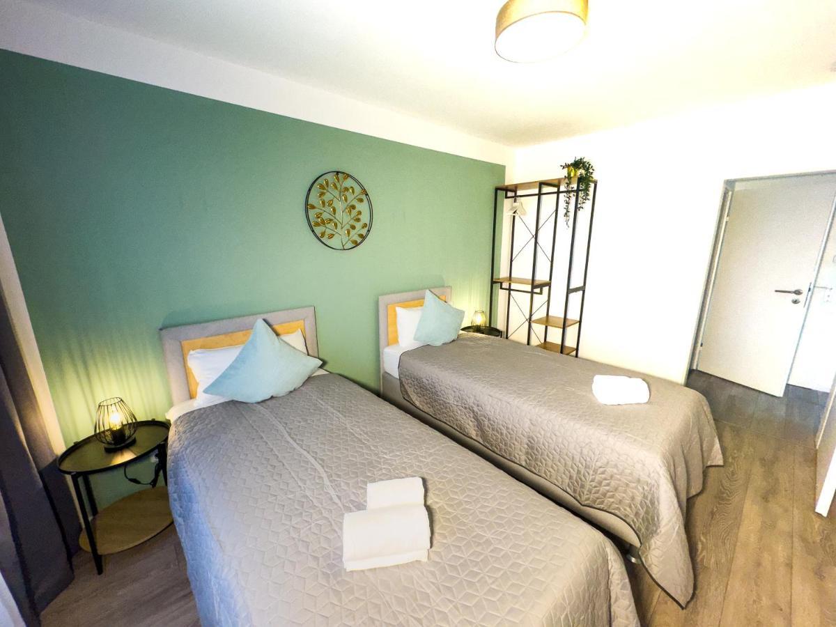 Immostay #6 - Ferienhaus 4 Zimmer Fuer 8 Personen, Wifi & Zentrum BRE Exterior photo