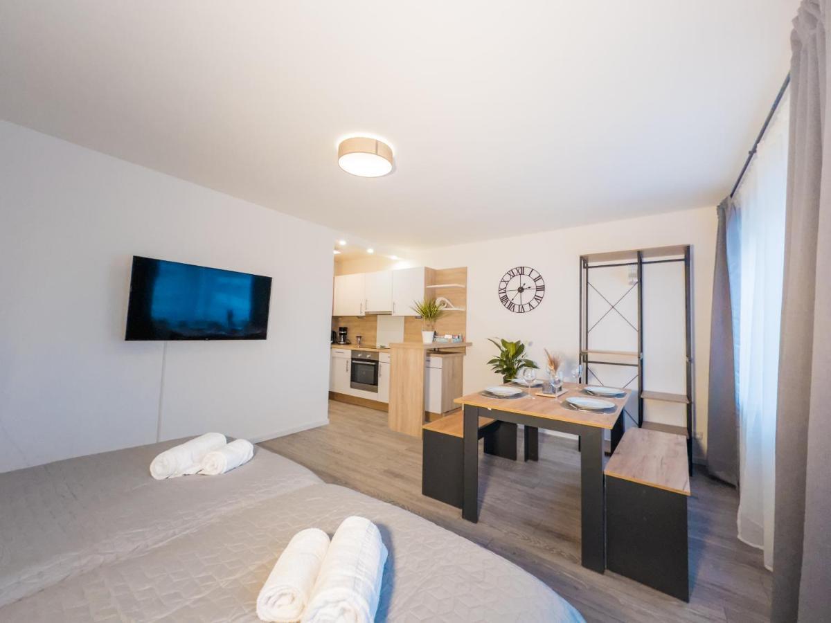 Immostay #6 - Ferienhaus 4 Zimmer Fuer 8 Personen, Wifi & Zentrum BRE Exterior photo